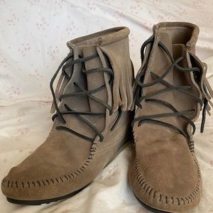 Minnetonka Moccasins Women’s Size 10
